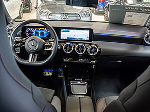 Mercedes-Benz CLA 200 Coupé AMG Sport Premium 8 navigation
