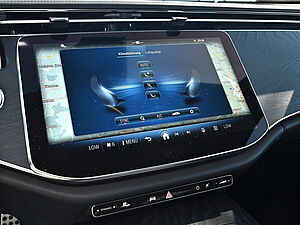 Mercedes-Benz E 200 AMG Line 13 navigation