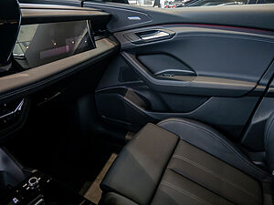 Audi SQ6 SUV e-tron 13 navigation