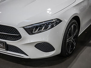 Mercedes-Benz A 250 e Progressive 31 navigation