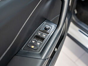 Volkswagen T-Roc R-Line 1.0 TSI 28 navigation