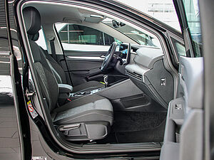 Volkswagen Golf VIII Variant Life 2.0 TDI 2 navigation