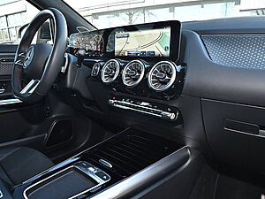 Mercedes-Benz GLA 220 4M AMG Line 9 navigation