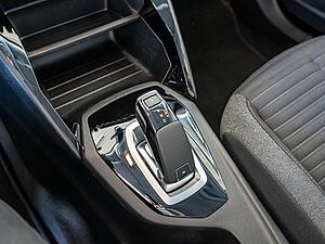 Peugeot 2008 Active 1.2 PureTech 130 EAT8 12 navigation