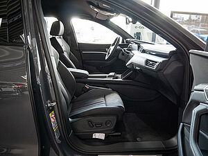 Audi Q8 e-tron Q8 S line 50 e-tron quattro 3 navigation