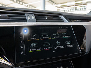Audi Q8 e-tron Q8 S line 50 e-tron quattro 14 navigation