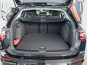 Volkswagen Golf VIII Variant Life 2.0 TDI 33 navigation