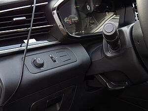 Maxus Euniq 6 Limited LED Panorama LEDER 28 navigation