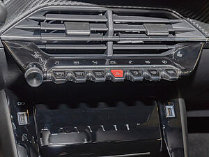Peugeot 2008 e-GT Elektromotor 136 17 navigation