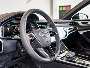 Audi RS6 Avant 4.0 TFSI quattro AHK PANO B+O HUD 20 navigation