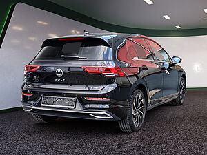 Volkswagen Golf VIII 1.5 e TSI Style DSG 3 navigation
