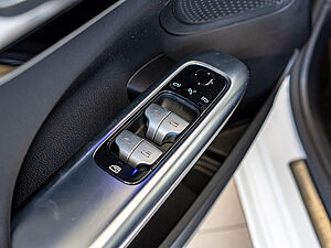 Mercedes-Benz C 300 e T Avantgarde 15 navigation