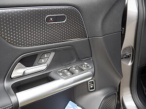 Mercedes-Benz GLA 180 Progressive Line Edition 22 navigation