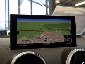 Audi Q2 35 TFSI S line 11 navigation
