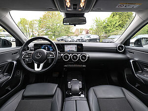 Mercedes-Benz A 250 e Limousine 8 navigation
