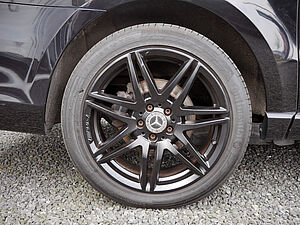 Mercedes-Benz V 300 d 4M Exclusive Edition Lang AMG 8 navigation