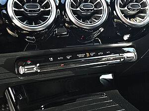 Mercedes-Benz A 200 AMG Line 11 navigation