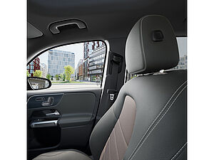 Mercedes-Benz EQB 300 4M ElectricArt Advanced Plus 7-Sitzer 17 navigation