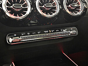 Mercedes-Benz GLA 250 e AMG Line 13 navigation