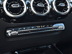 Mercedes-Benz GLA 250 e Style 13 navigation