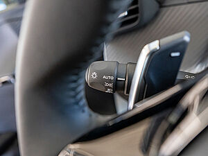 Peugeot 208 Neuer Style HYBRID 100 e-DSC6 16 navigation