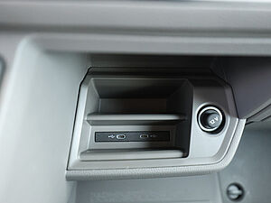 Volkswagen Crafter KA 35 mittellang Hochdach FWD 15 navigation