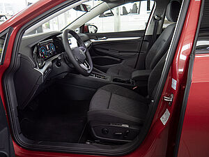 Volkswagen Golf VIII Variant Life 2.0 TDI DSG 10 navigation