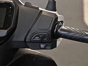 Piaggio Liberty 125 S IGET E5+ **0% Finanzierung bis zum 30.06.** 8 navigation