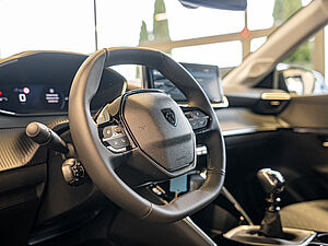 Peugeot 208 Neuer Allure PureTech 100 19 navigation