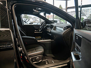 Mercedes-Benz GLA 180 Edition AMG Line AHK 2 navigation