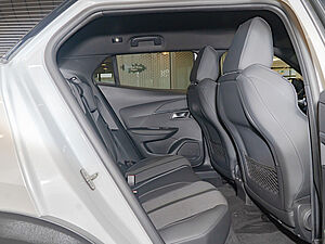 Peugeot 2008 e-GT Elektromotor 136 4 navigation