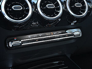 Mercedes-Benz GLA 180 Progressive 13 navigation