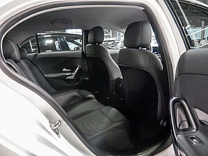 Mercedes-Benz A 250 e Progressive 5 navigation