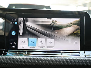 Volkswagen Golf VIII Variant R-Line 1,5 l eTSI DSG 16 navigation