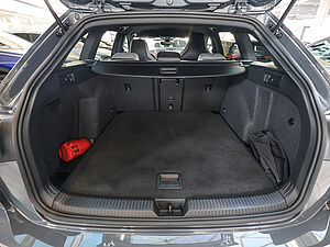 Volkswagen Golf VIII Variant R-Line 1,5 l eTSI DSG 35 navigation