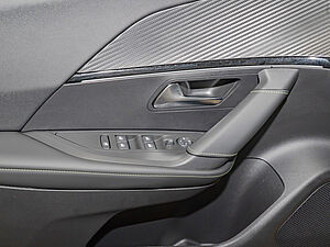 Peugeot 2008 e-GT Elektromotor 136 27 navigation