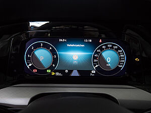 Volkswagen Golf VIII Variant Life 2.0 TDI DSG 19 navigation