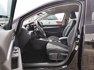 Volkswagen Golf VIII Variant GOAL 2,0 l TDI DSG 11 navigation