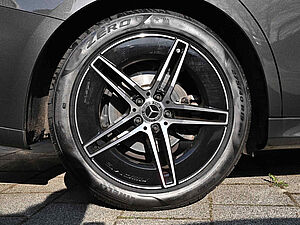 Mercedes-Benz E 220 d T AMG Line 8 navigation