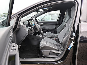 Volkswagen Golf VIII Variant R-Line 1,5 l eTSI DSG 11 navigation