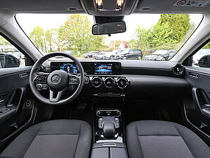 Mercedes-Benz A 250 e 8 navigation