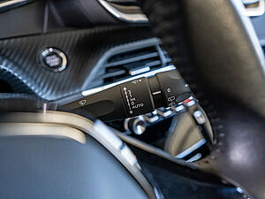 Peugeot 2008 e-Allure Elektromotor 136 17 navigation