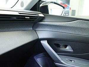 Peugeot 308 SW Allure HYBRID 136 e-DSC6 18 navigation
