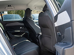 Peugeot 308 Allure HYBRID 145 e-DSC6 4 navigation