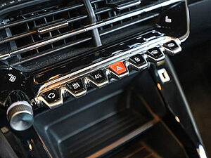 Peugeot 2008 Active Pack 14 navigation