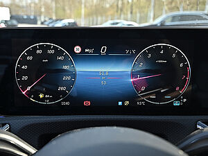 Mercedes-Benz A 180 AMG Line 14 navigation