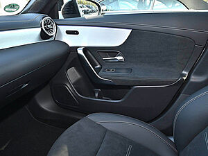 Mercedes-Benz CLA 180 Coupé AMG Line 13 navigation