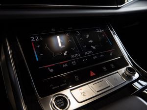 Audi Q8 55 TFSI quattro S line sport MATRIX-LED BT 16 navigation