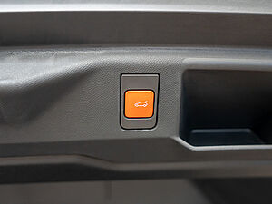 Peugeot 5008 GT HYBRID 136 e-DSC6 28 navigation