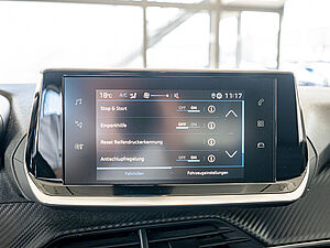 Peugeot 2008 Active 1.2 PureTech 130 EAT8 9 navigation